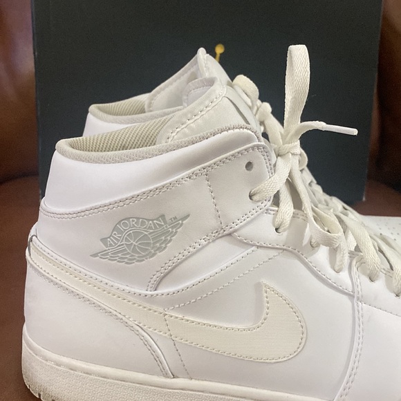 Air Jordan Retro 1 Mid “White Pure Platinum” - Picture 9 of 11